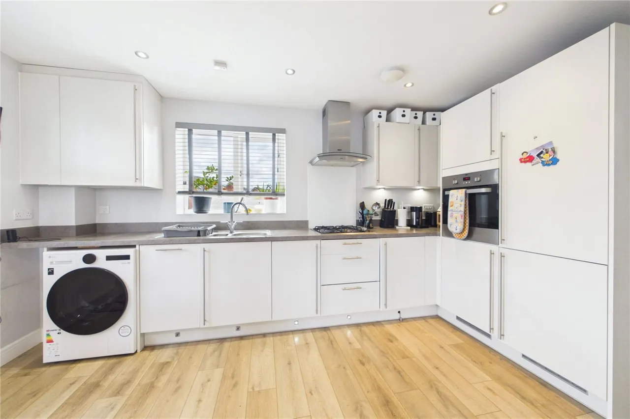Hayes Drive, Three Mile Cross, RG7, photo 6