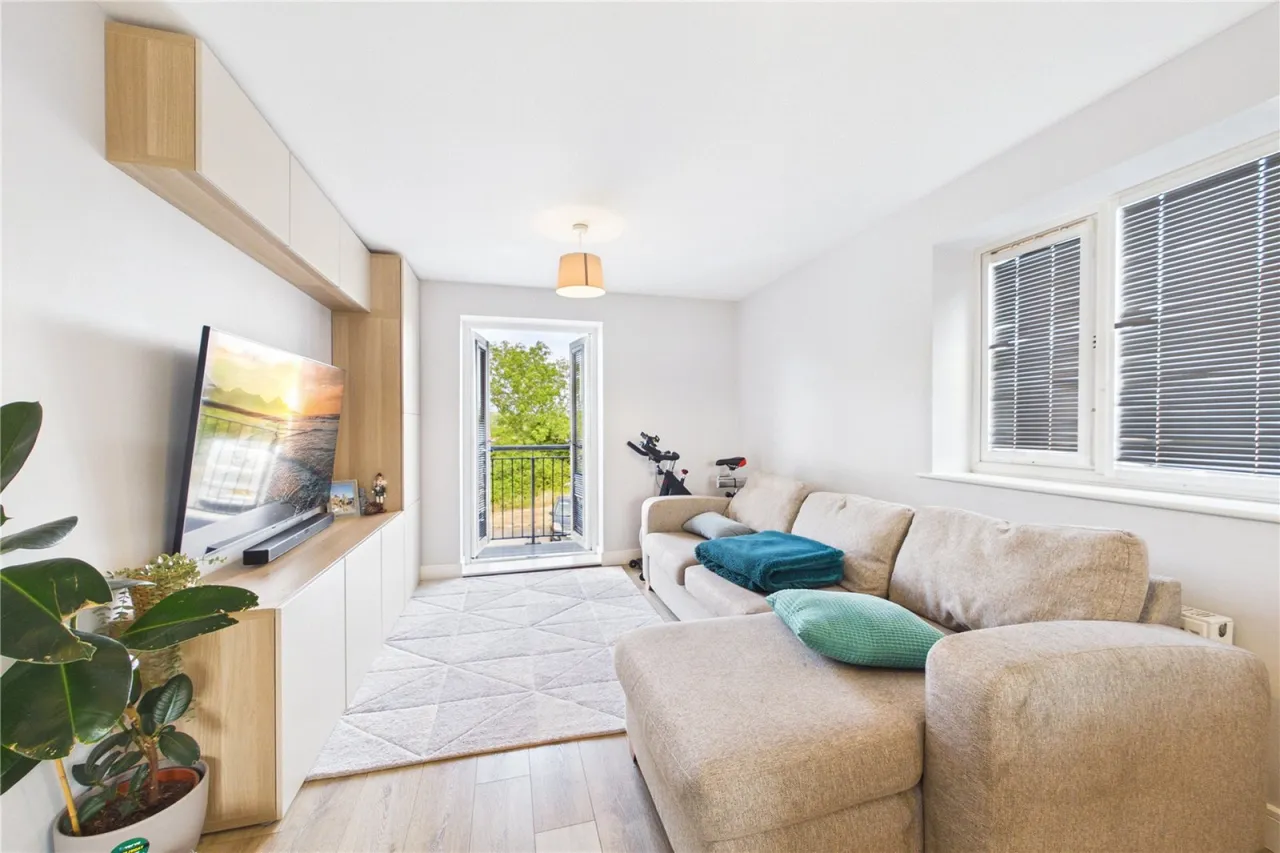 Hayes Drive, Three Mile Cross, RG7, photo 5