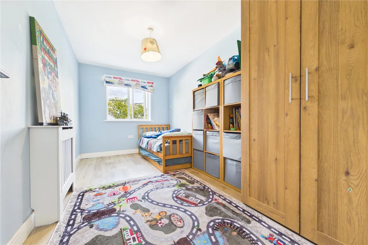 Hayes Drive, Three Mile Cross, RG7, photo 12
