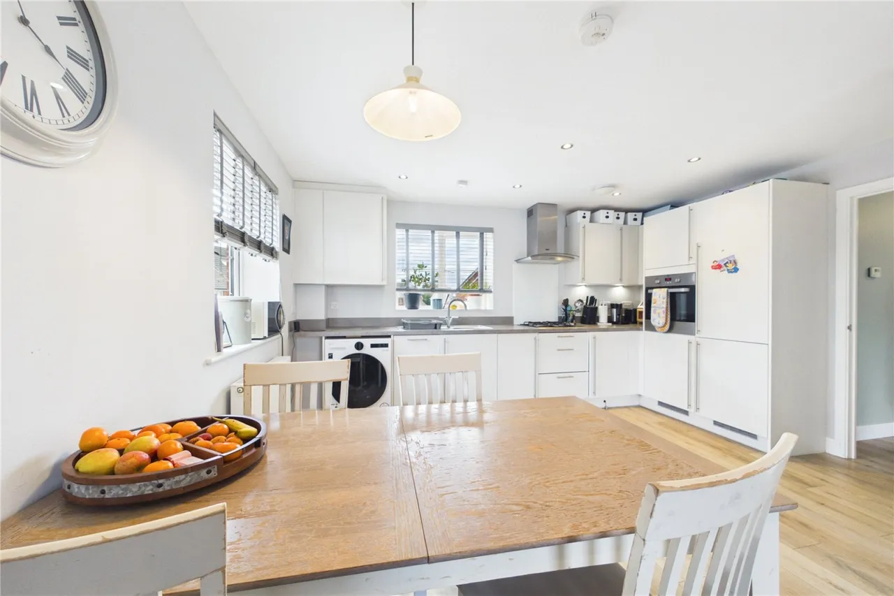 Hayes Drive, Three Mile Cross, RG7, photo 8