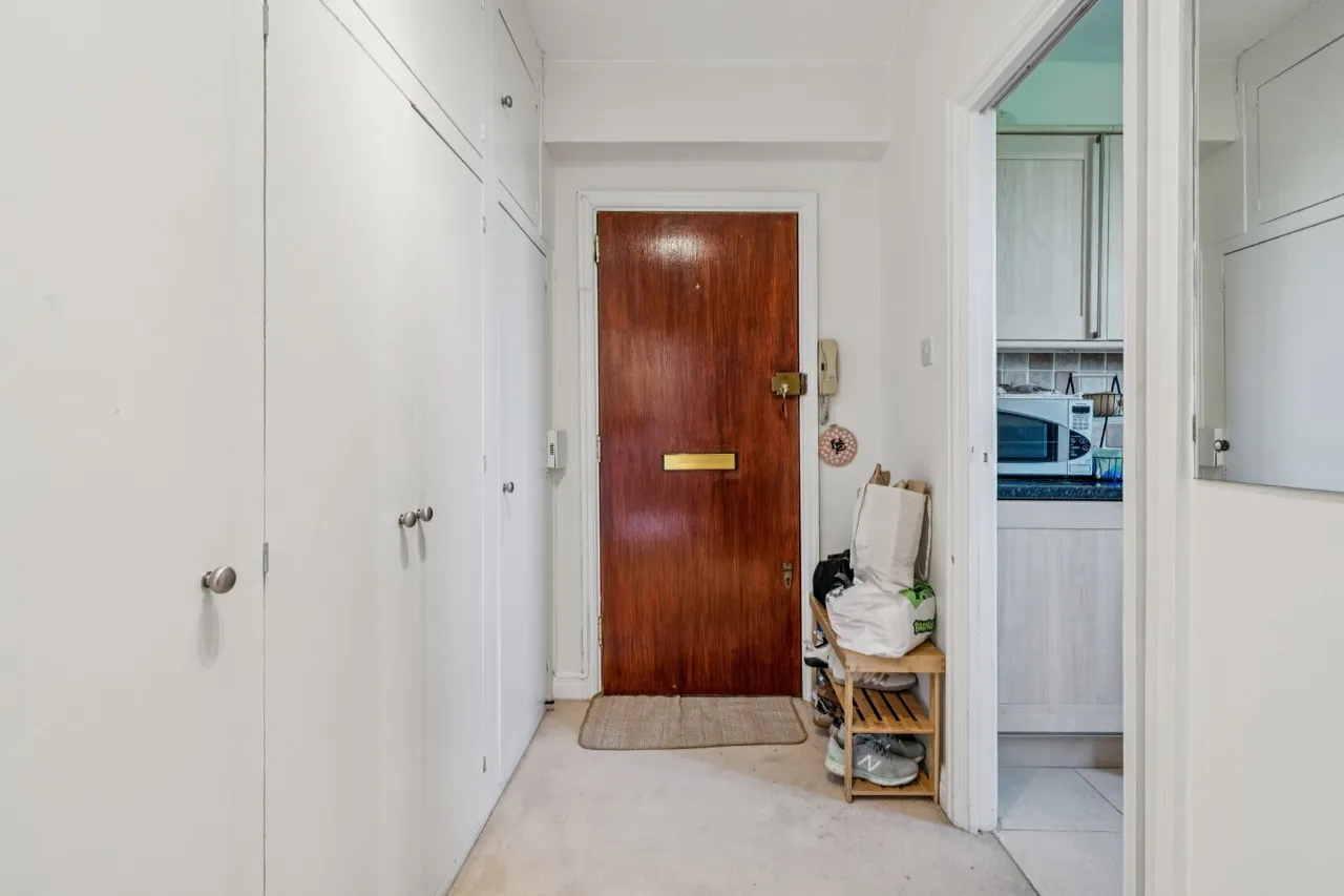 The Avenue, London, W4, photo 9