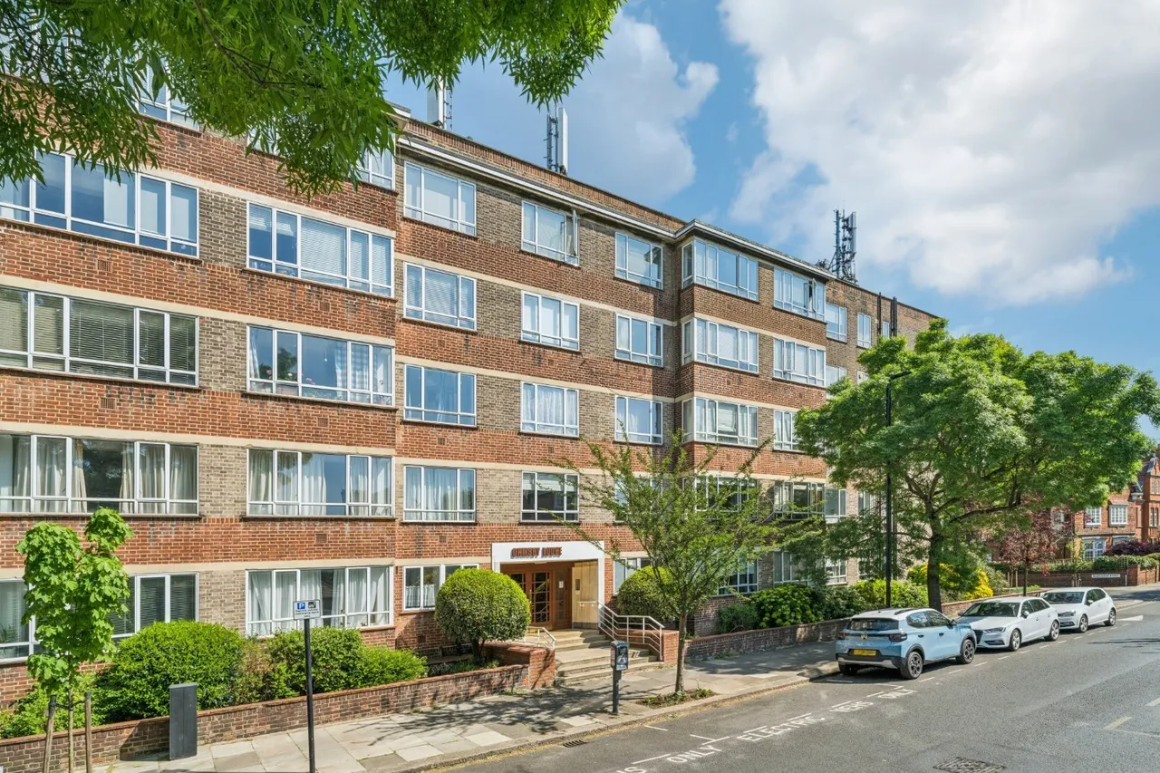 The Avenue, London, W4, photo 2