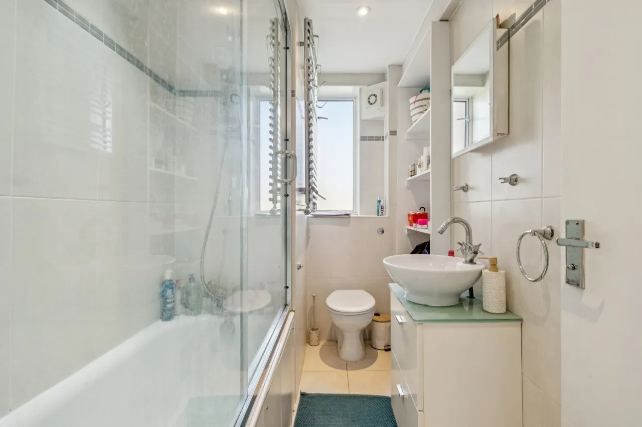 The Avenue, London, W4, photo 8