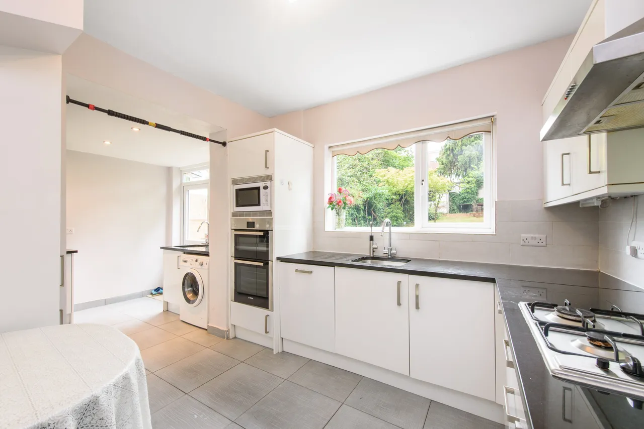 5 Colindeep Gardens, London, photo 12