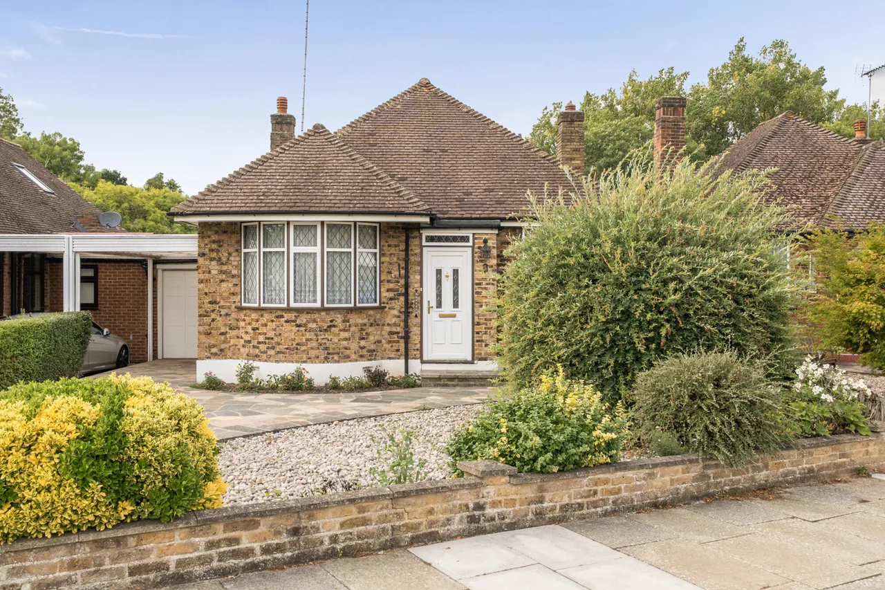 Rodney Gardens, Pinner, HA5, photo 19