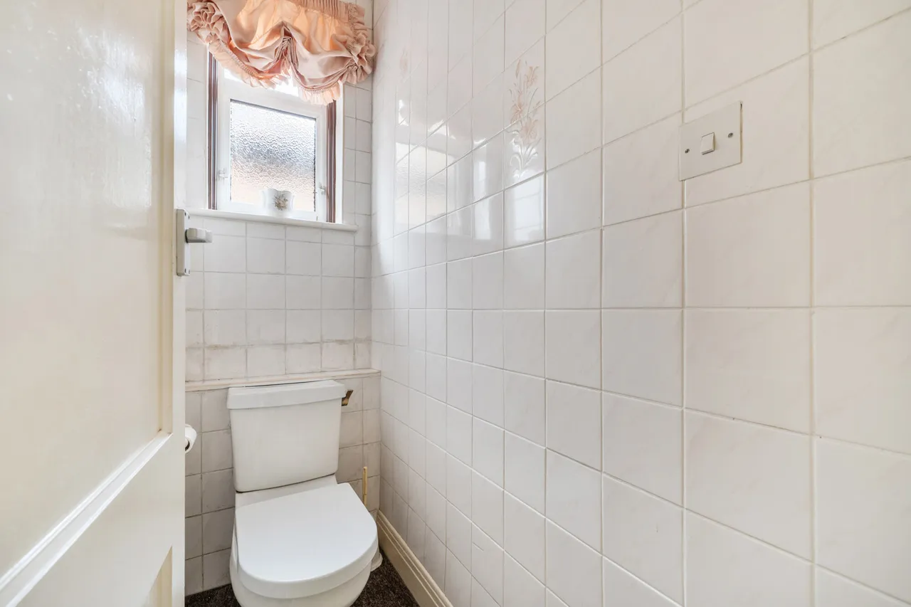Rodney Gardens, Pinner, HA5, photo 16