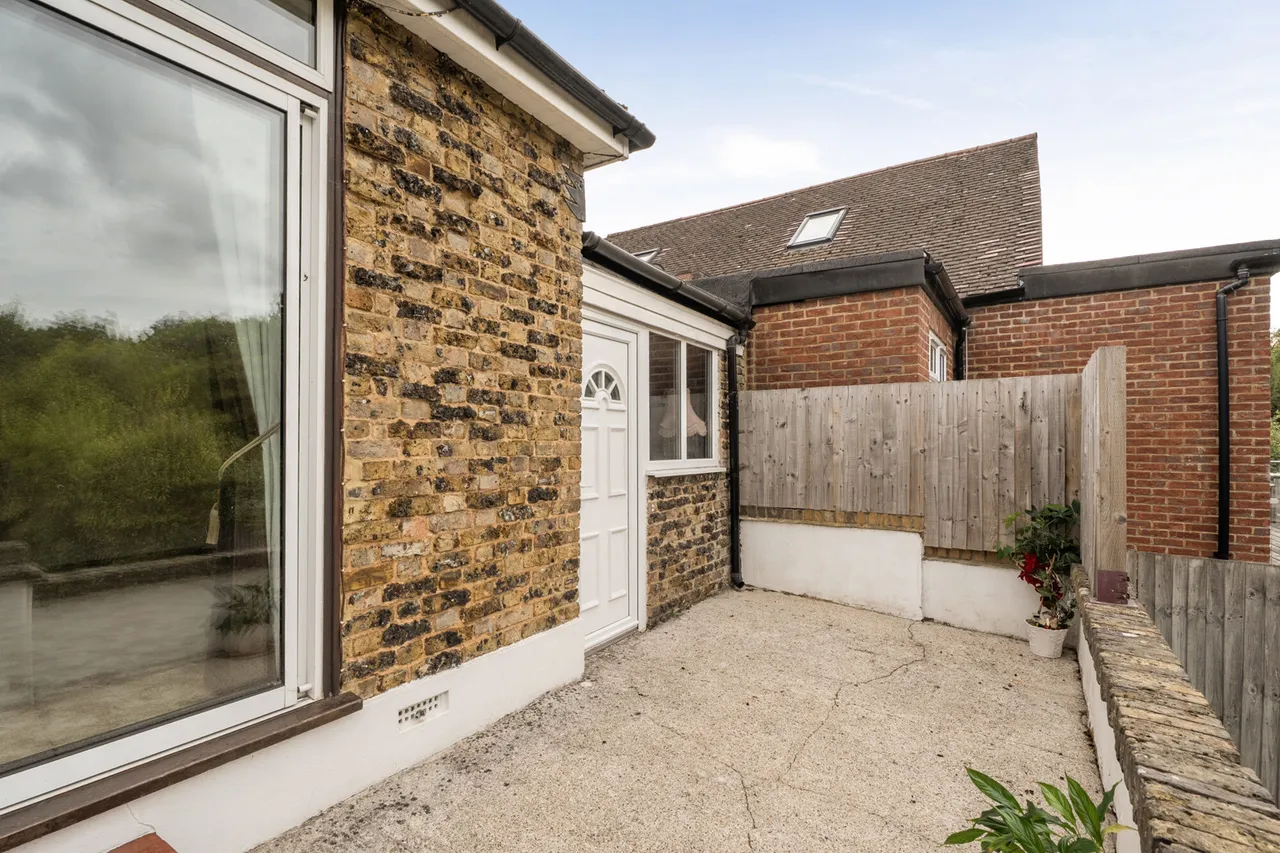Rodney Gardens, Pinner, HA5, photo 17