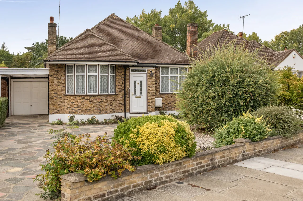 Rodney Gardens, Pinner, HA5, photo 20