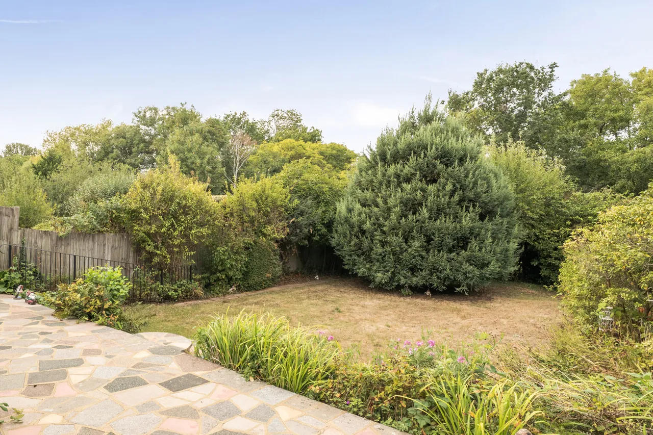 Rodney Gardens, Pinner, HA5, photo 18