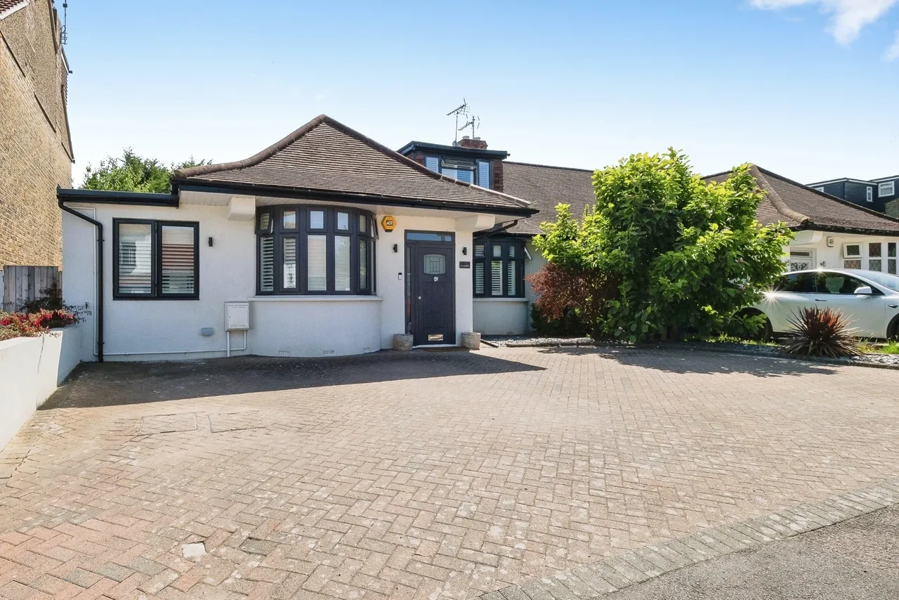 5 bed house for sale — Lilian Gardens, Woodford Green, IG8