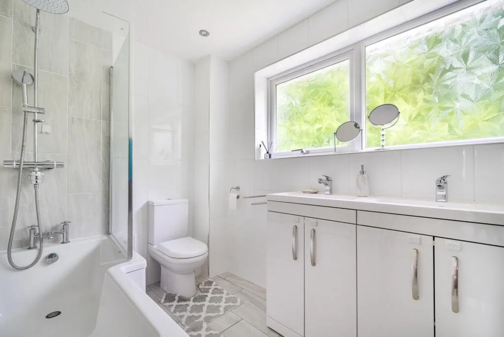Pinewood Park, New Haw, KT15, photo 15