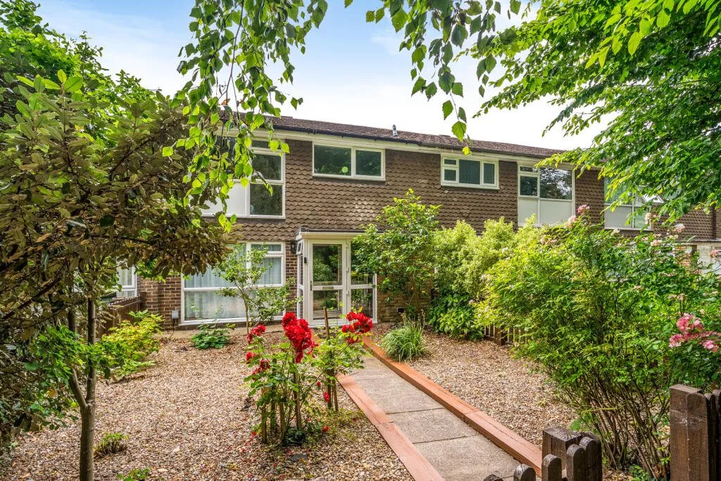3 bed house for sale, Pinewood Park, New Haw, KT15