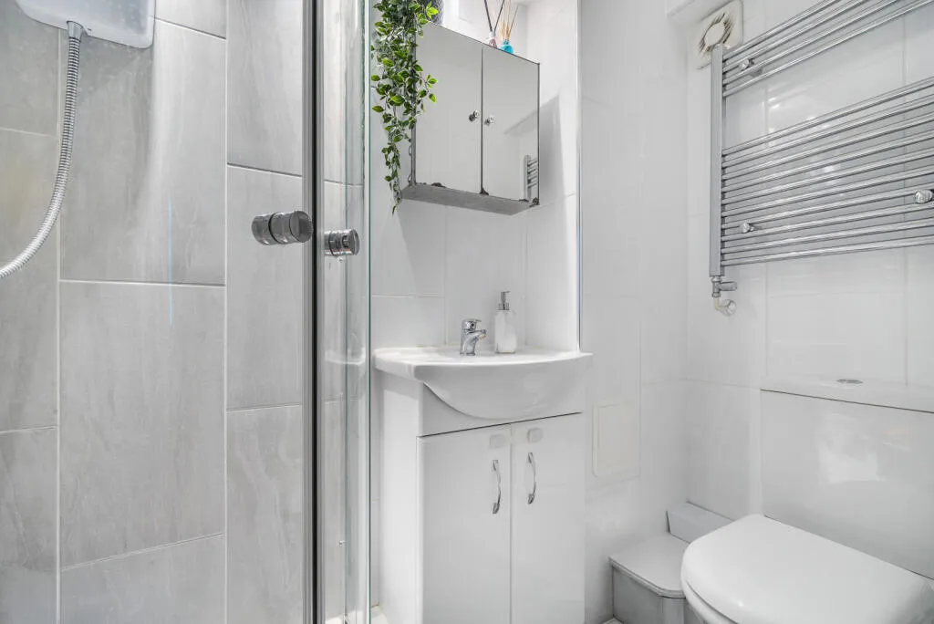 Pinewood Park, New Haw, KT15, photo 14