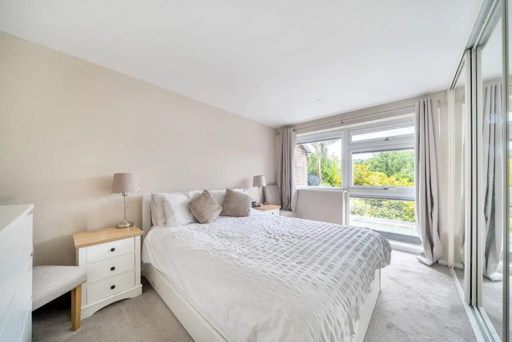 Pinewood Park, New Haw, KT15, photo 13