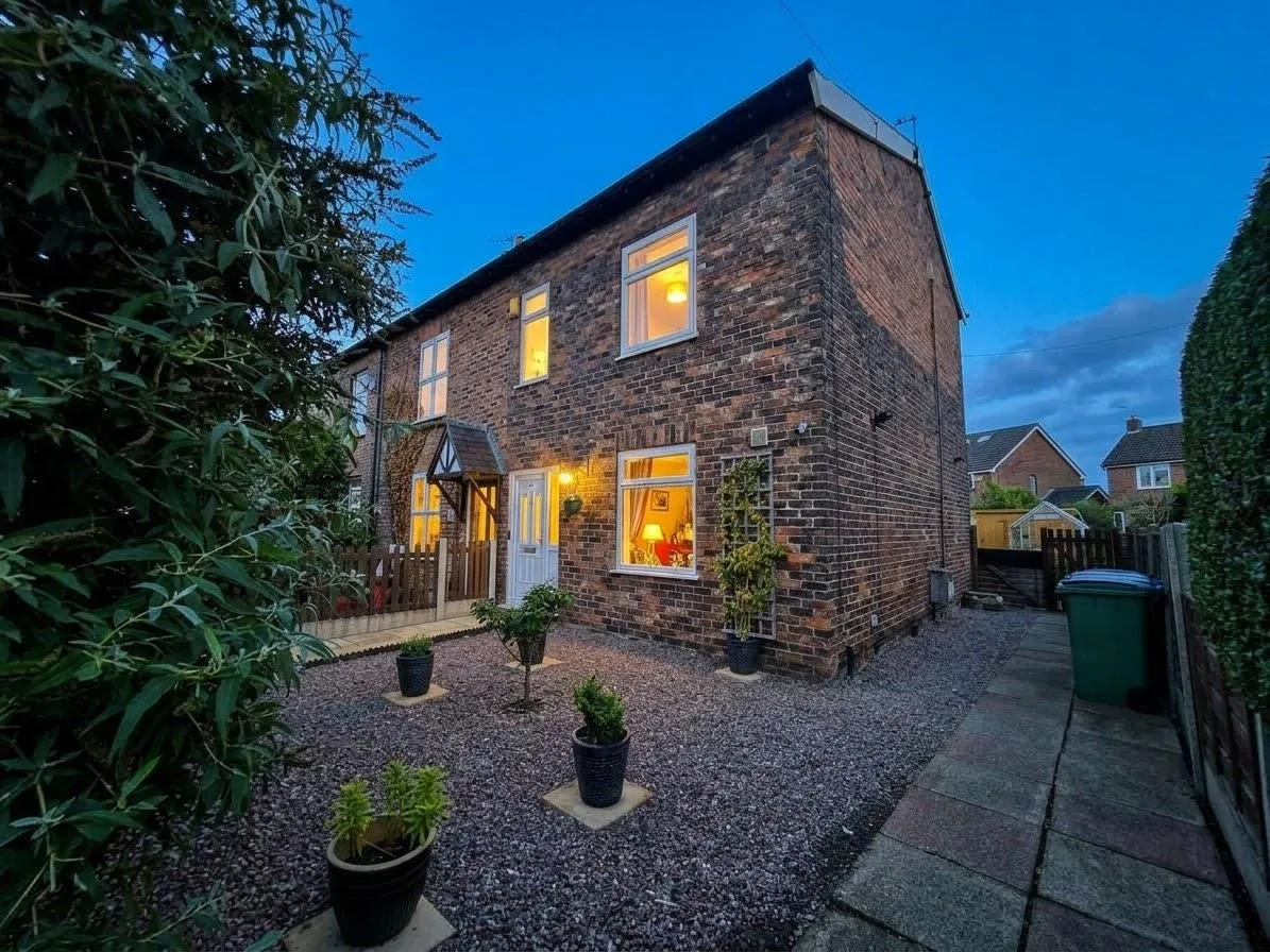 Wilmslow Road, Heald Green, photo 17