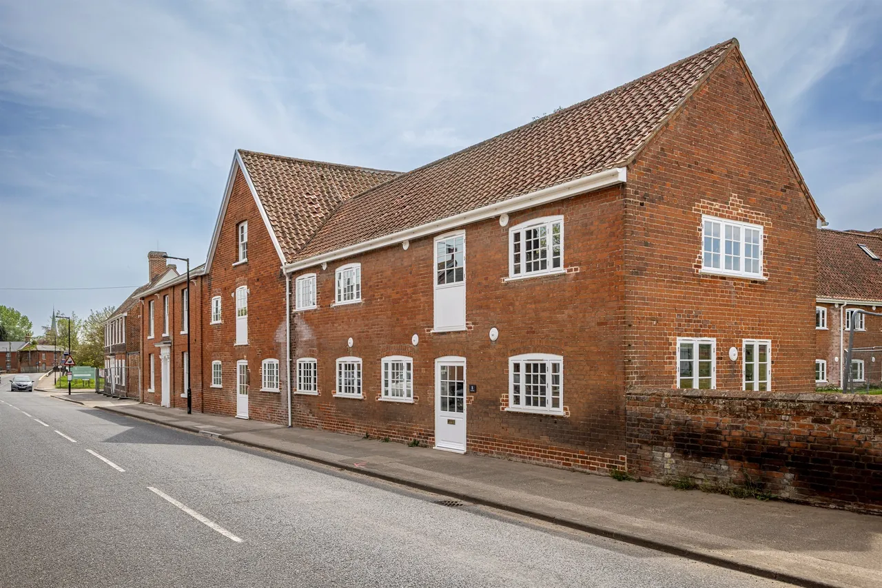 1 bed flat for sale — Bridge Street, Hadleigh, Ipswich
