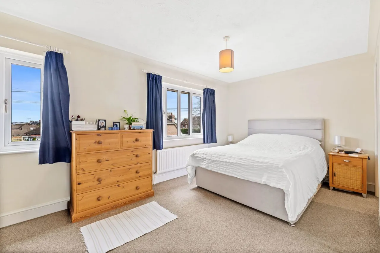 Maypole Road, East Grinstead, East Grinstead, RH19 1HL, photo 2