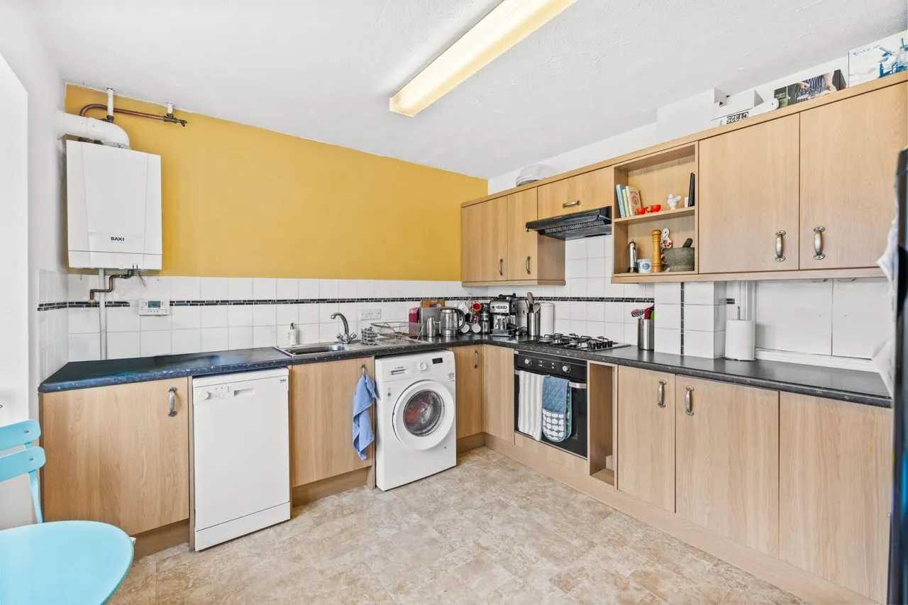 Maypole Road, East Grinstead, East Grinstead, RH19 1HL, photo 10