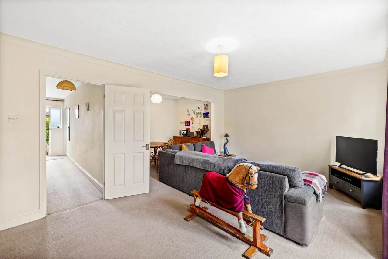 Maypole Road, East Grinstead, East Grinstead, RH19 1HL, photo 3