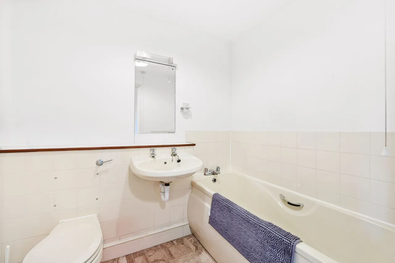 Maypole Road, East Grinstead, East Grinstead, RH19 1HL, photo 12