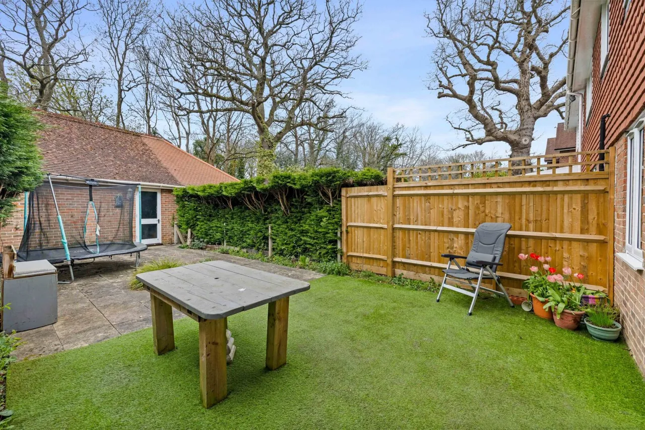 Maypole Road, East Grinstead, East Grinstead, RH19 1HL, photo 4