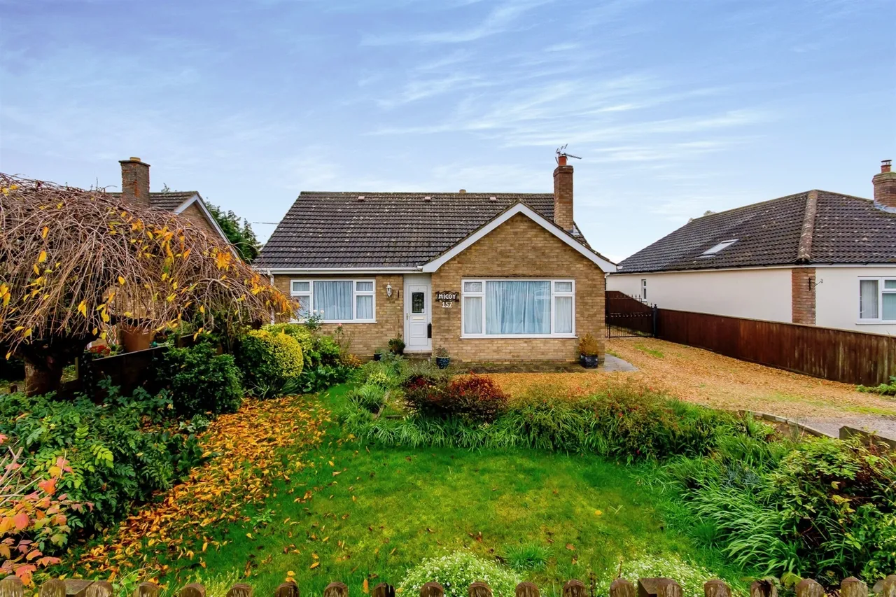 3 bed house for sale — Smeeth Road, Marshland St. James, Wisbech