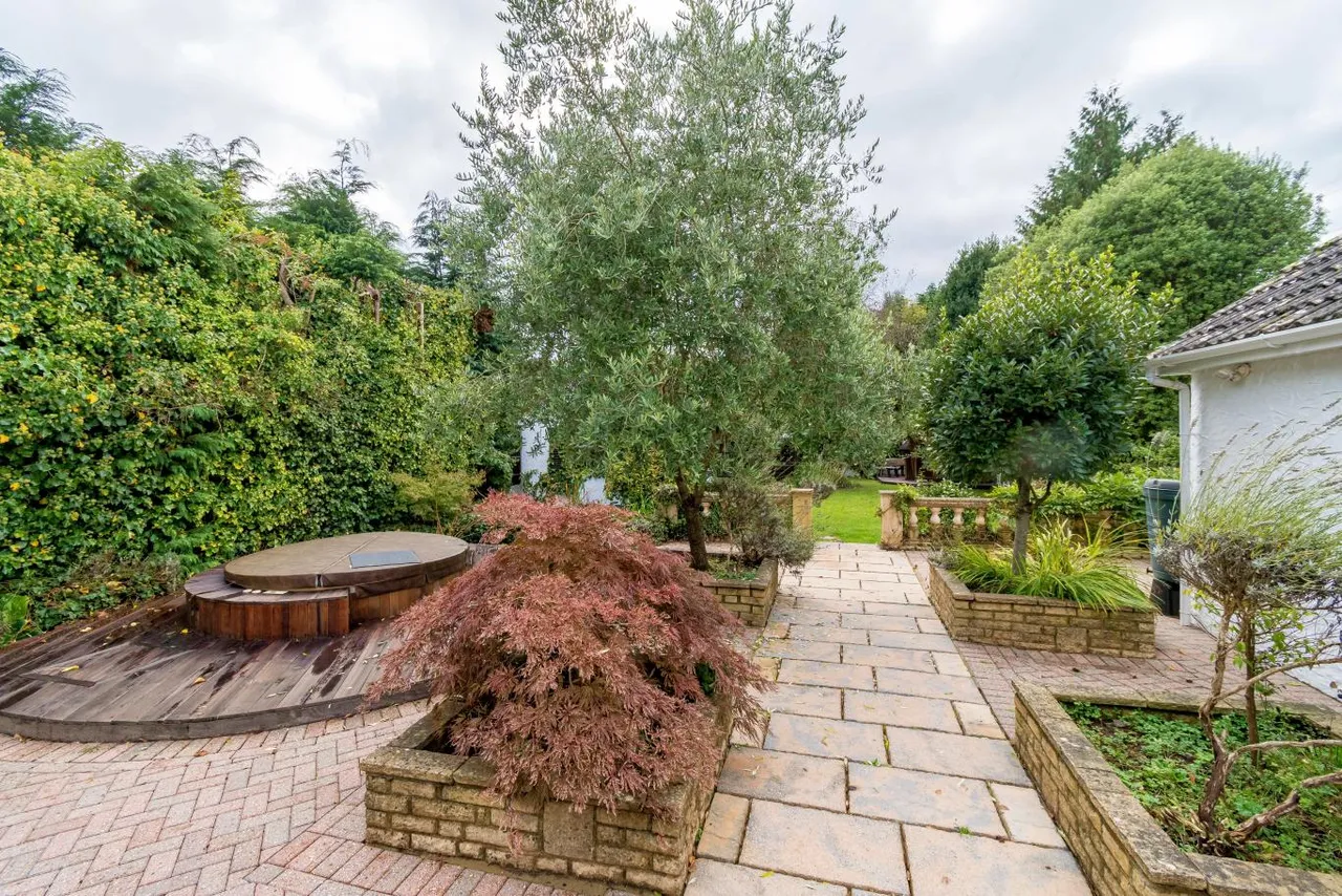 Wimborne Road East, BH22, photo 5