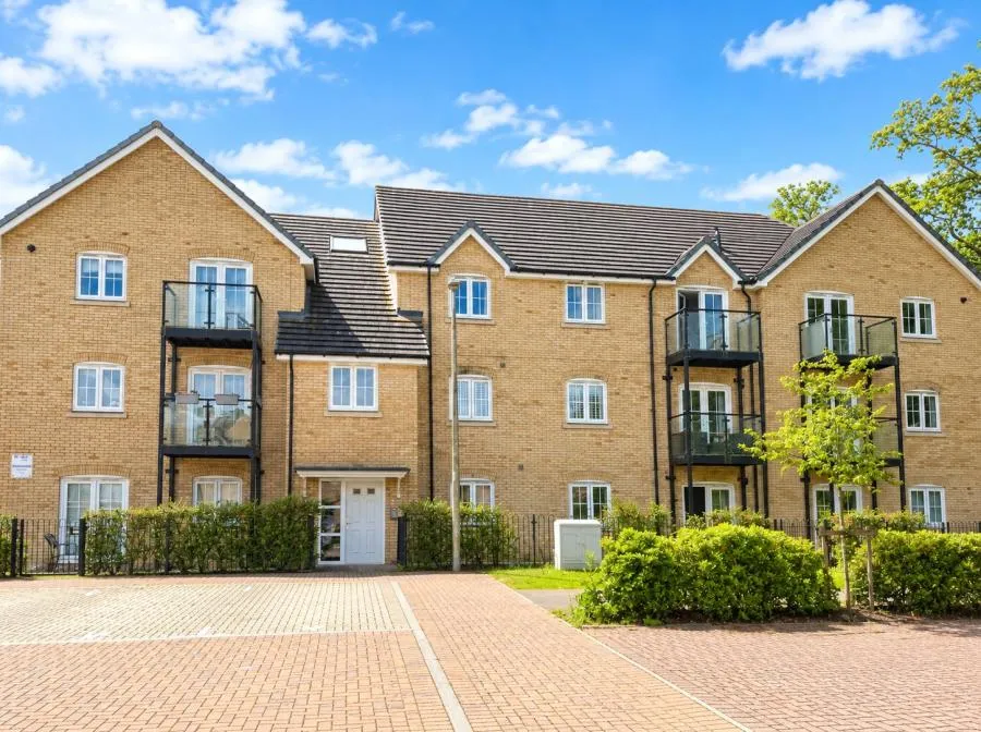 2 bed flat for sale, Budd Grove, Winnersh, RG41