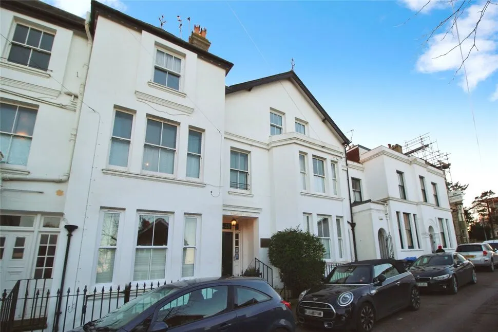3 bed flat for sale — Walmer Castle Road, Walmer, Kent, CT14