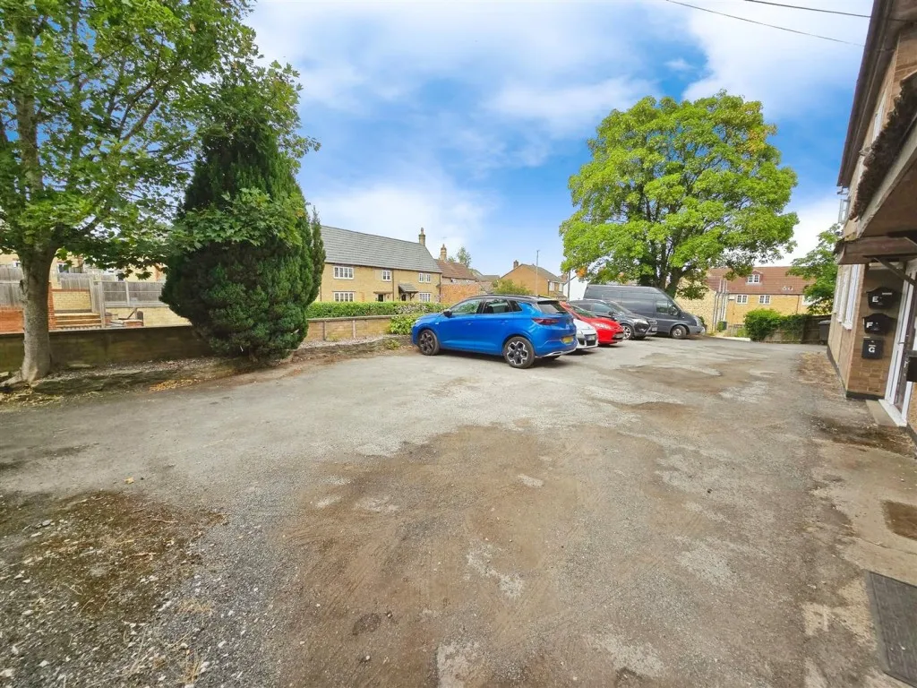 High Street, Irthlingborough, Northants, photo 7
