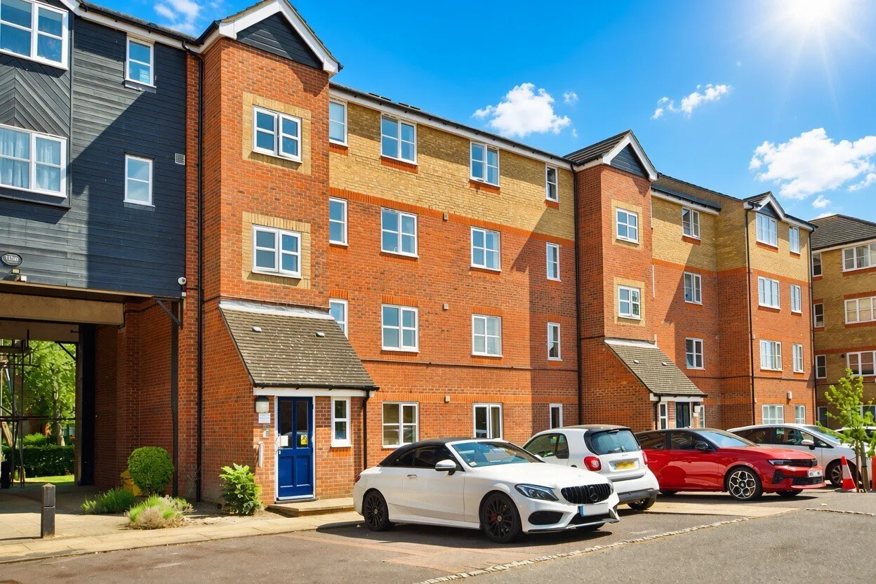 1 bed house to rent — Webley Court, Sten Close, EN3