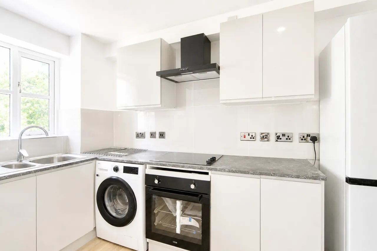 Webley Court, Sten Close, EN3, photo 5