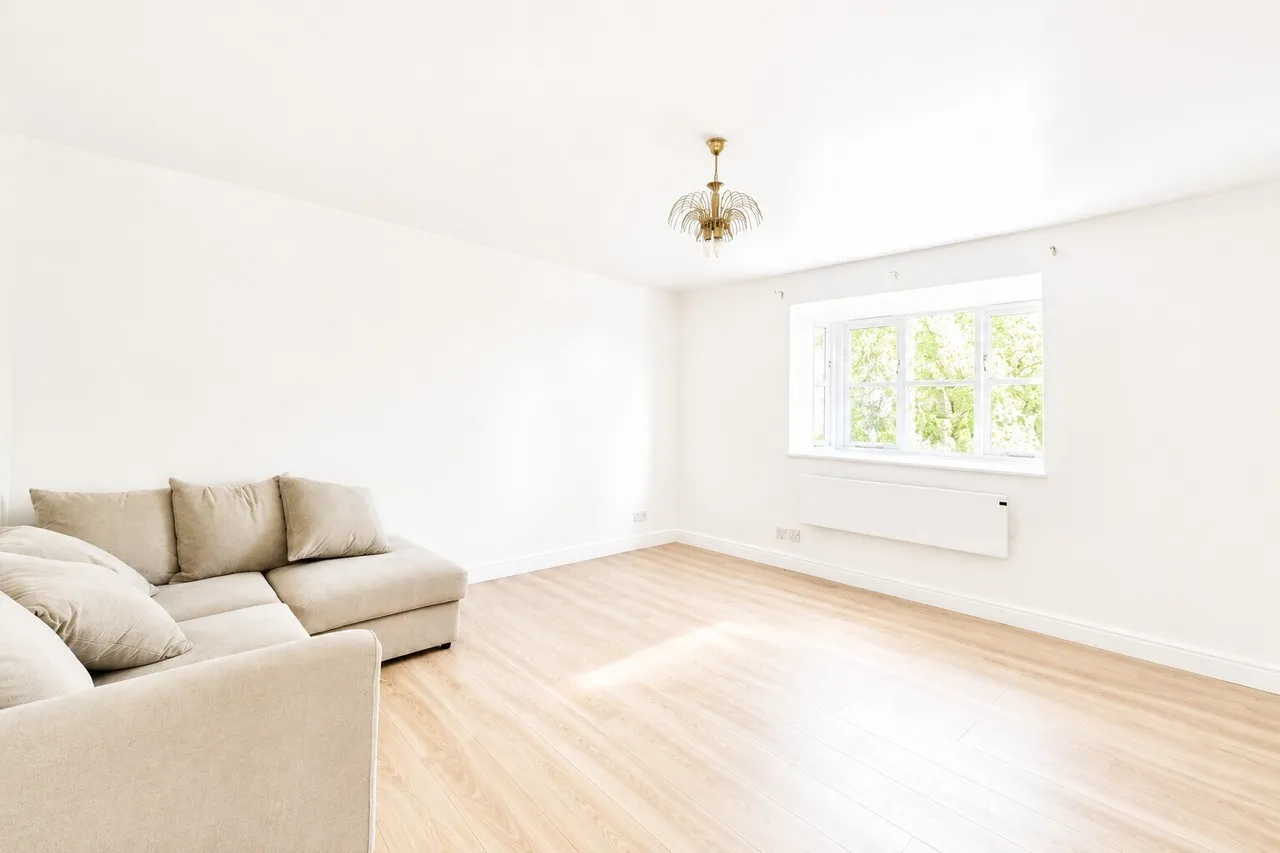 Webley Court, Sten Close, EN3, photo 2