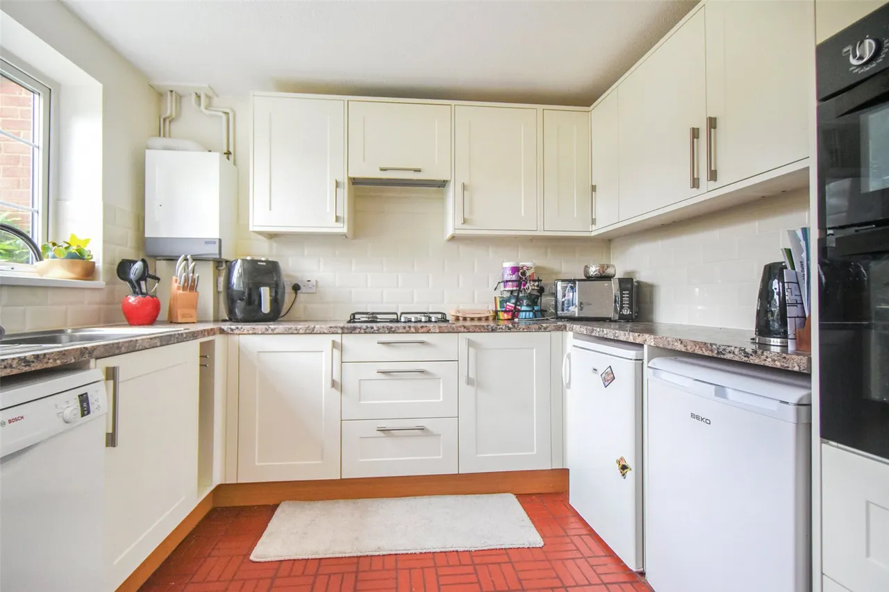 Beechcrest View, Hook, Hampshire, RG27 9RF, photo 4