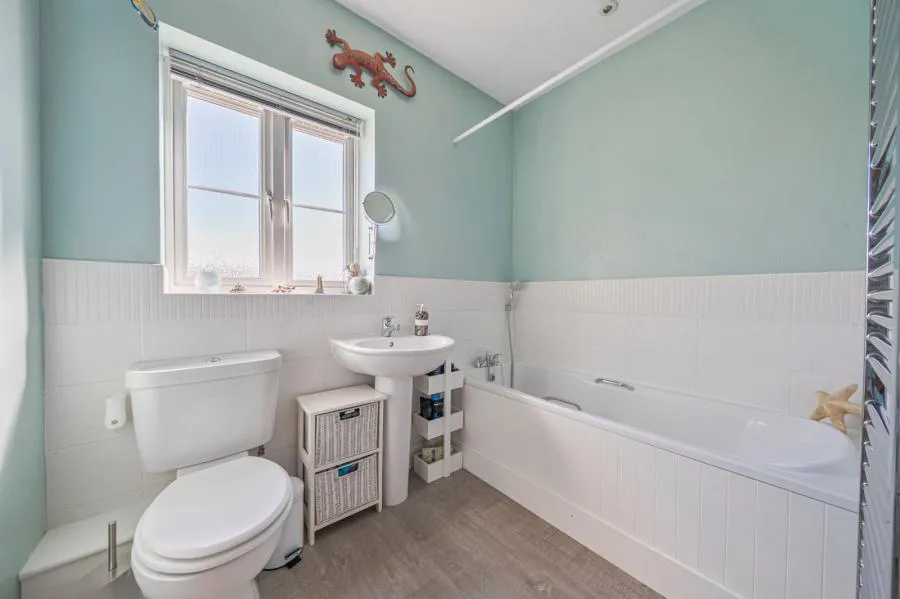 Baldwin Mews, Carterton, OX18, photo 15