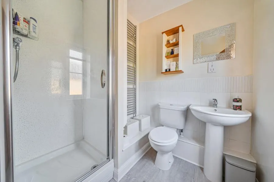 Baldwin Mews, Carterton, OX18, photo 14