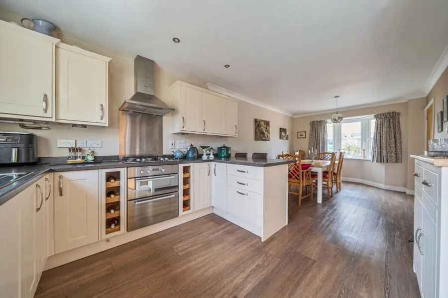 Baldwin Mews, Carterton, OX18, photo 5