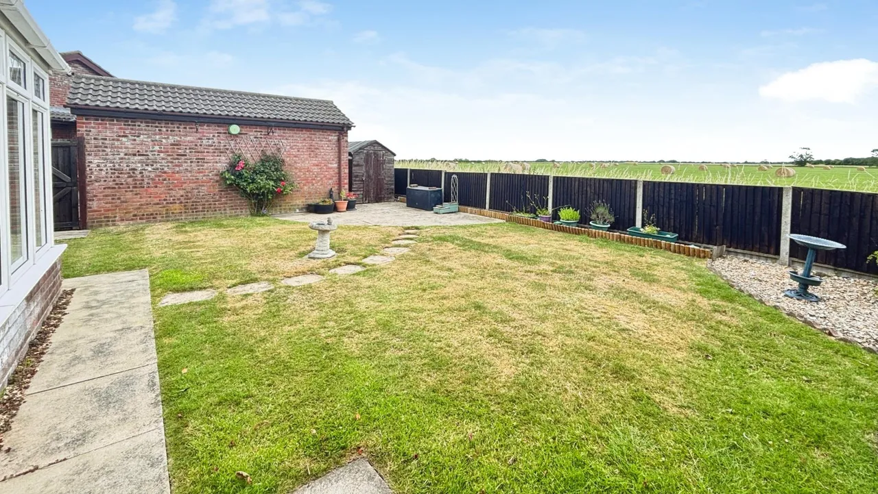 Meadway, Cherry Willingham, LN3, photo 12