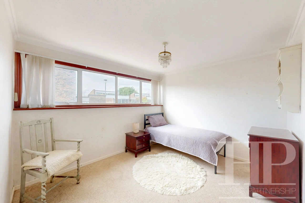 Nymans Court Forestfield, Crawley, RH10, photo 17