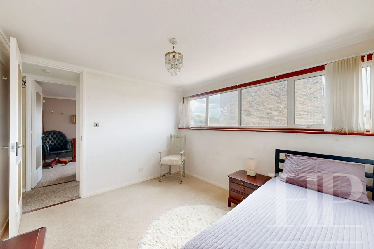 Nymans Court Forestfield, Crawley, RH10, photo 18