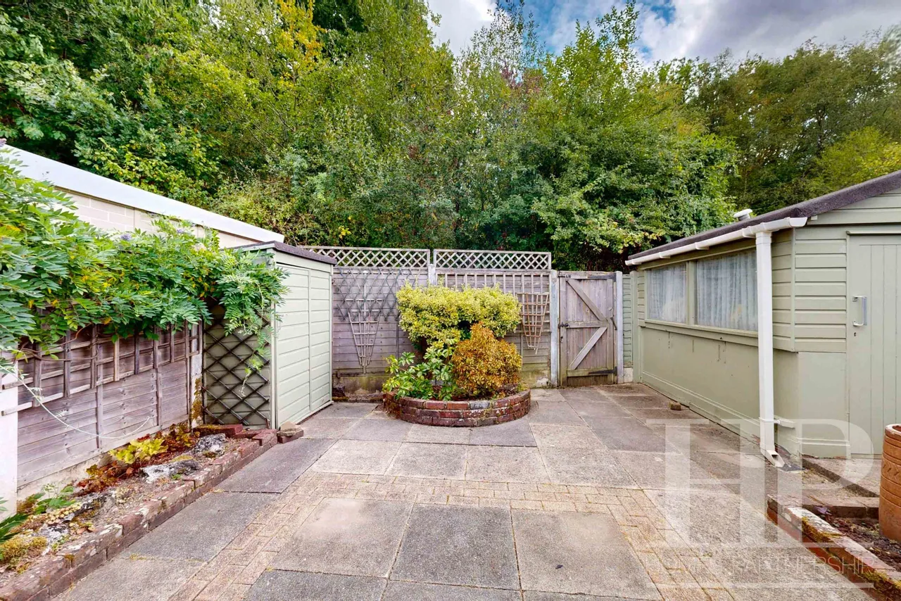 Nymans Court Forestfield, Crawley, RH10, photo 21