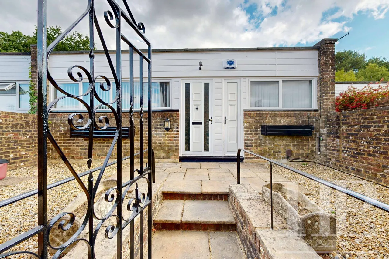 3 bed house for sale, Nymans Court Forestfield, Crawley, RH10