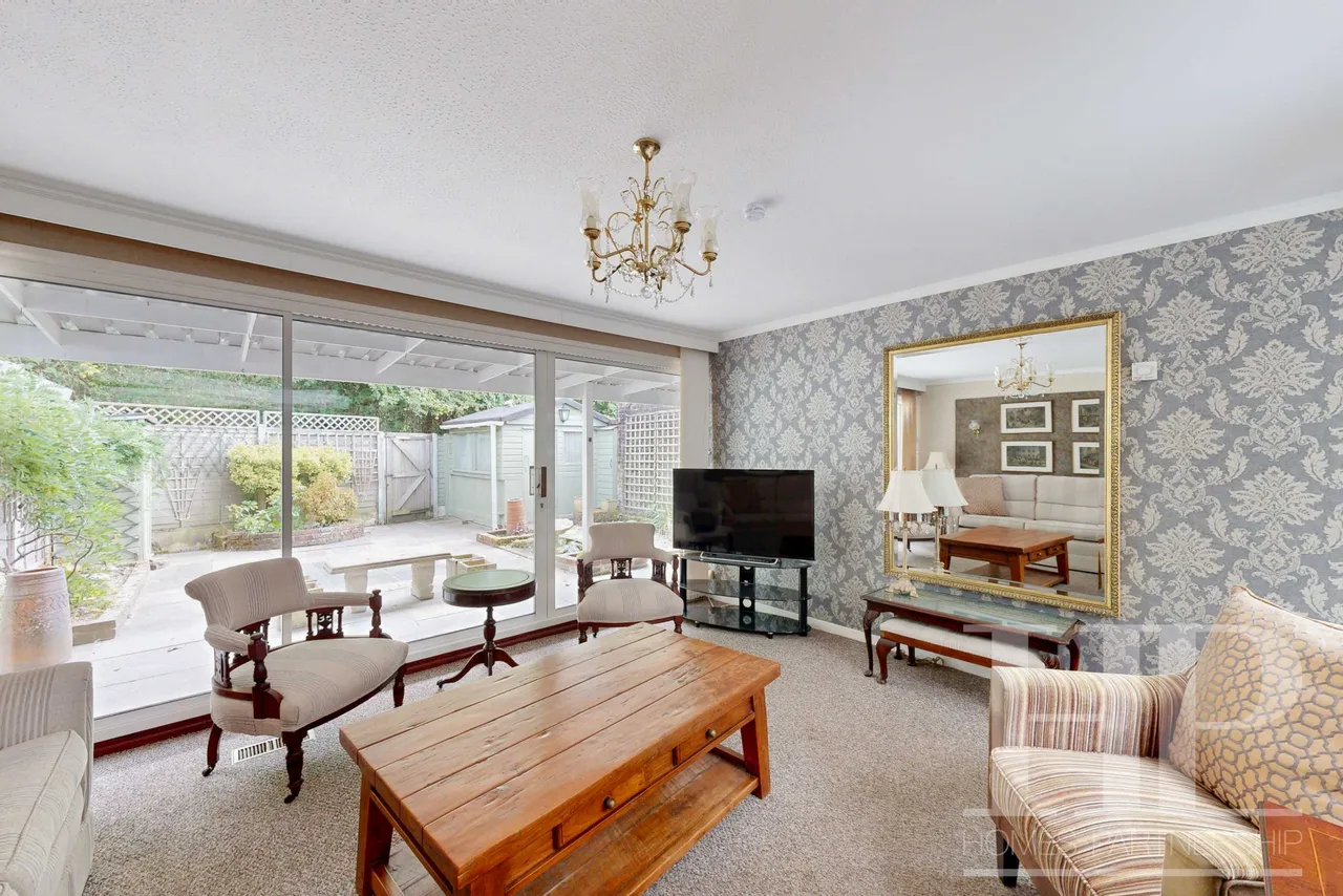 Nymans Court Forestfield, Crawley, RH10, photo 7
