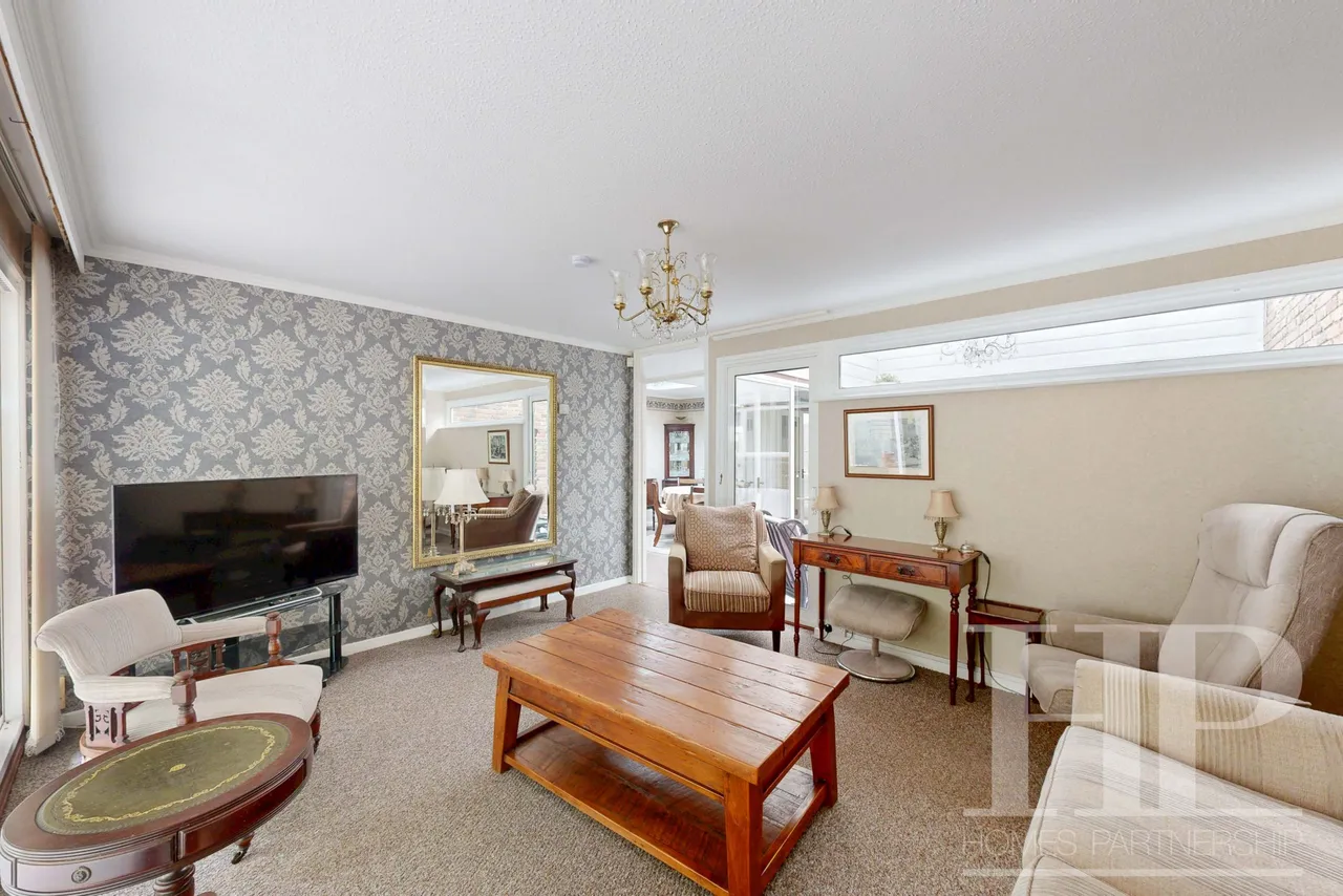 Nymans Court Forestfield, Crawley, RH10, photo 8