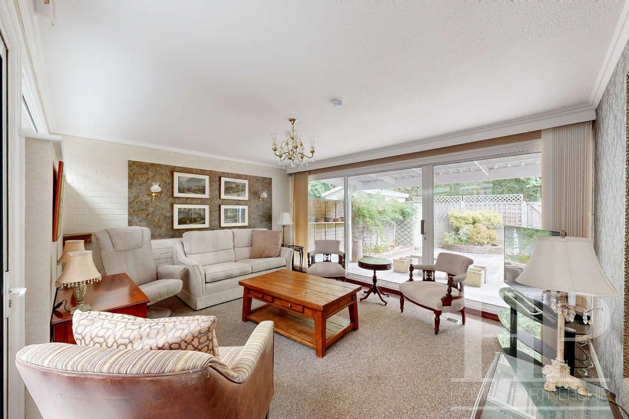 Nymans Court Forestfield, Crawley, RH10, photo 3