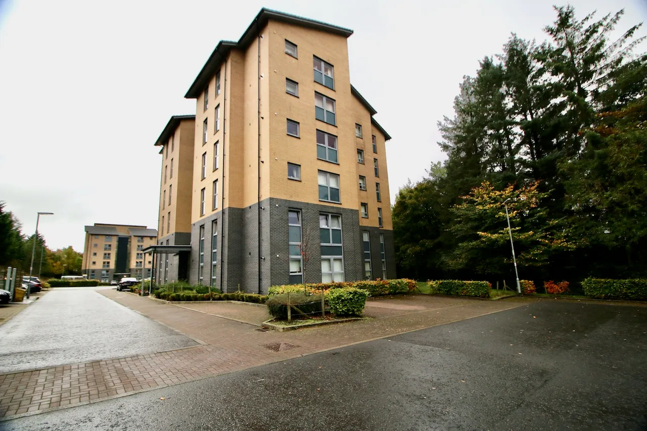2 bed flat for sale — Newlands Place, Cumbernauld, G67 1HS