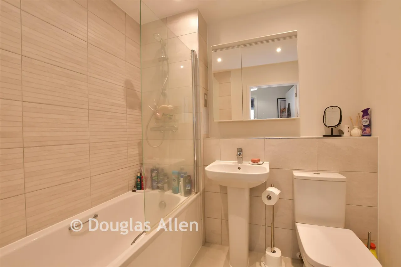 Luctons Close, Loughton, IG10, photo 7