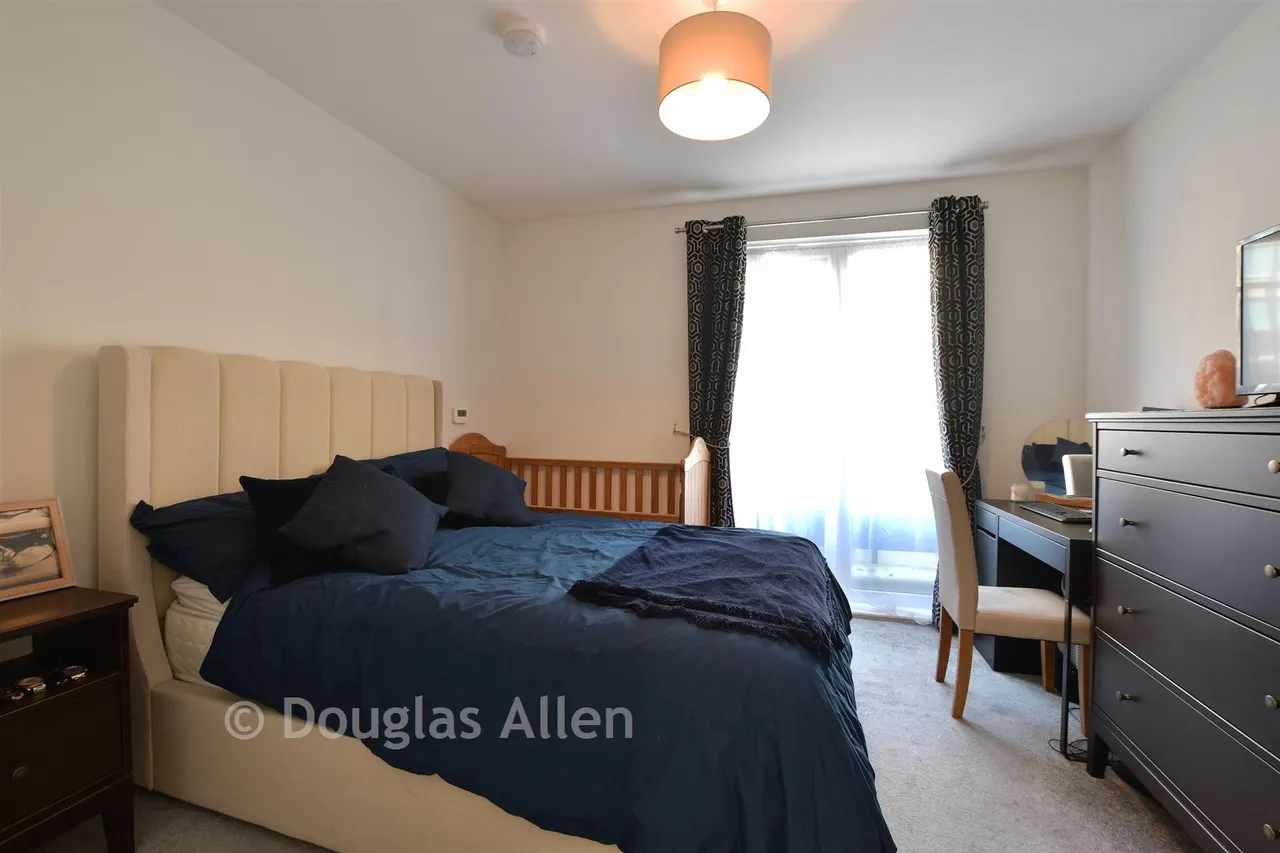 Luctons Close, Loughton, IG10, photo 5