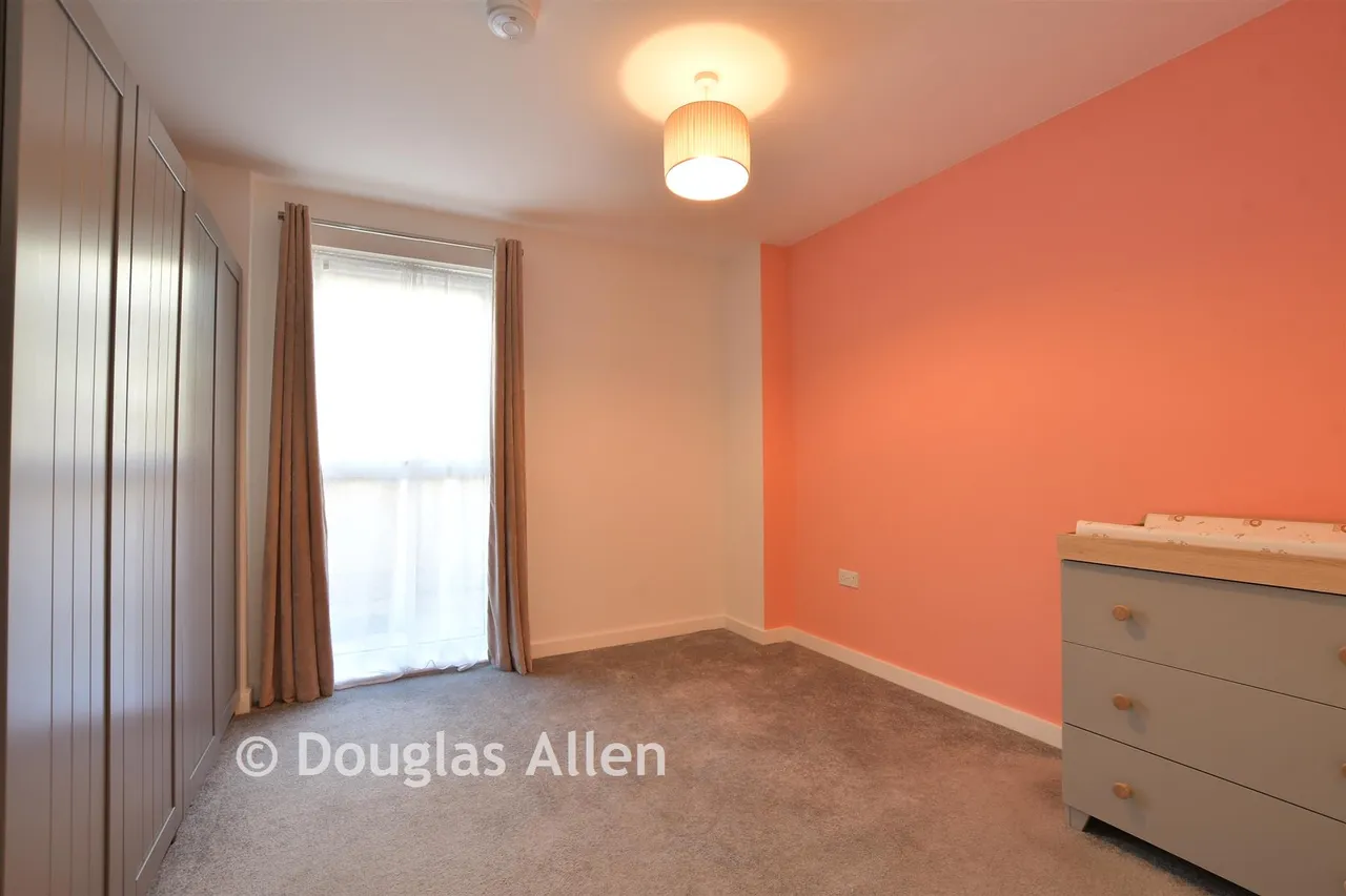 Luctons Close, Loughton, IG10, photo 6