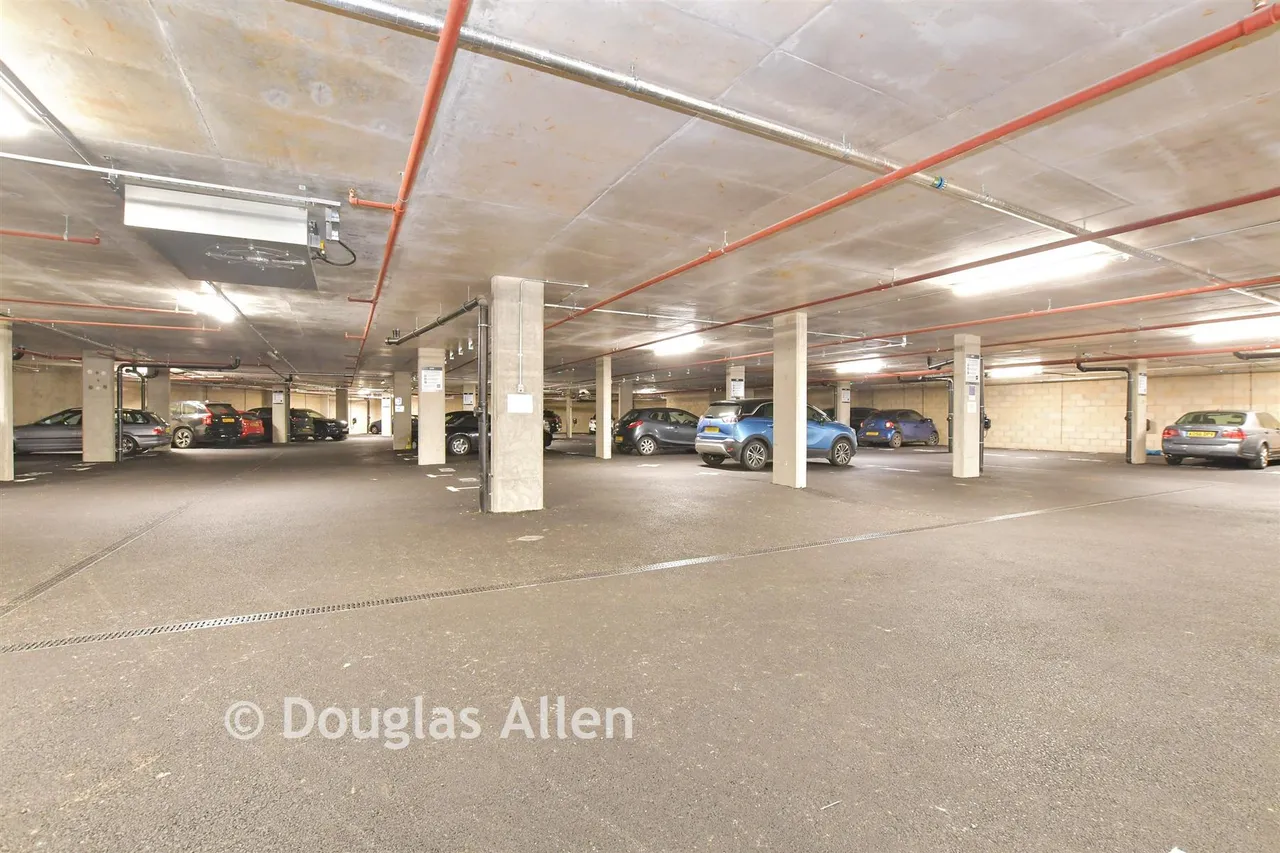 Luctons Close, Loughton, IG10, photo 9